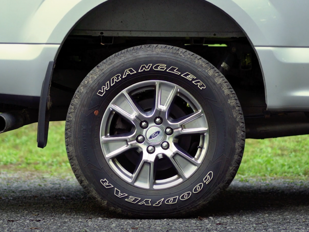 level truck tire and wheel well